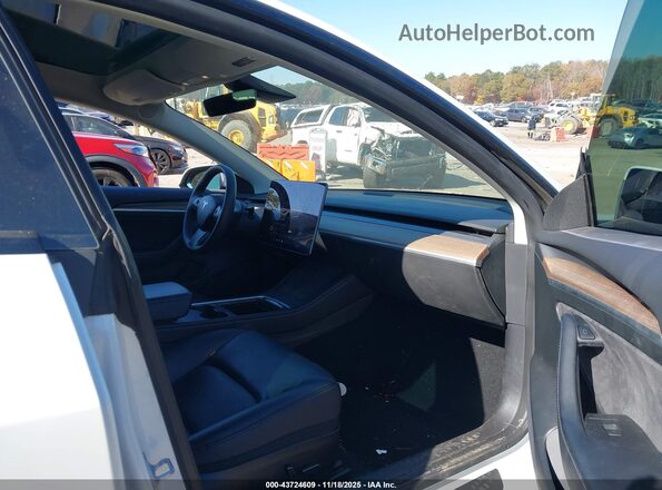 5YJ3E1EB1NF257837 2022 TESLA MODEL 3 White Vista interior delantera
