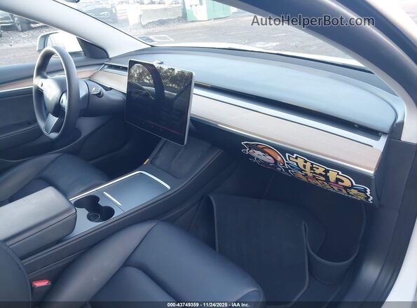 5YJ3E1EB1NF326901 2022 TESLA MODEL 3 White Вид салону спереду