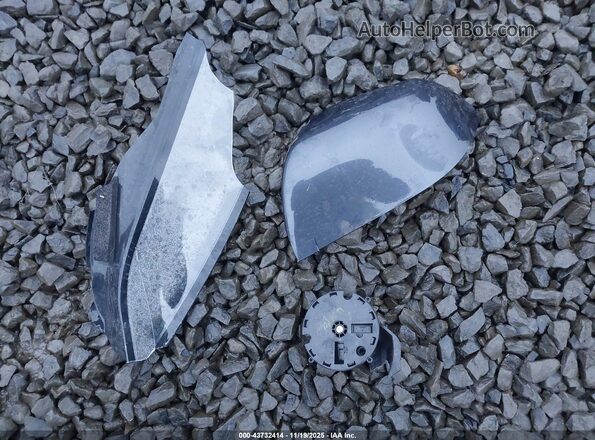 5YJ3E1EB2RF736726 2024 TESLA MODEL 3 Gray ხელსაწყოთა პანელის ხედი