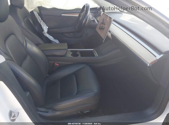 5YJ3E1EB3NF246922 2022 TESLA MODEL 3 Белый Вид салона спереди