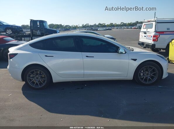 5YJ3E1EB3NF246922 2022 TESLA MODEL 3 Белый Вид задней части салона