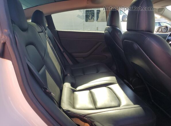 5YJ3E1EB5JF092255 2018 TESLA MODEL White Vista de los asientos traseros