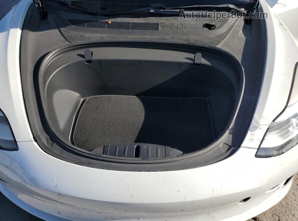 5YJ3E1EB5JF092255 2018 TESLA MODEL White Vista interior trasera