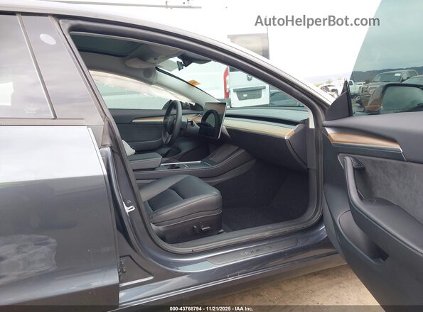 5YJ3E1EB7NF332363 2022 TESLA MODEL 3 Gray Вид салону спереду