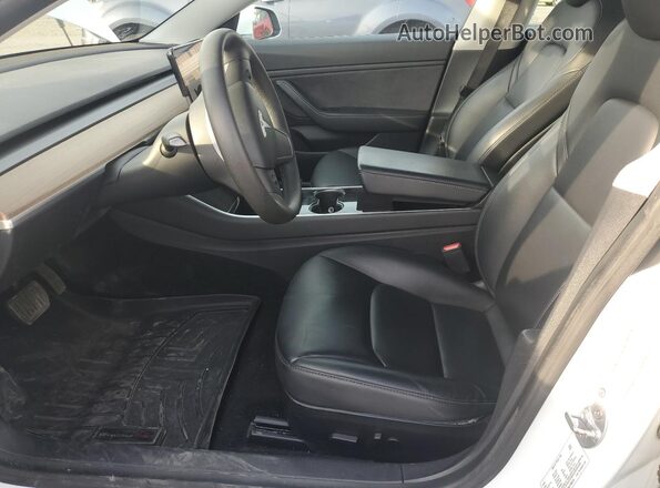 5YJ3E1EB9LF795618 2020 TESLA MODEL Белый Вид салона спереди