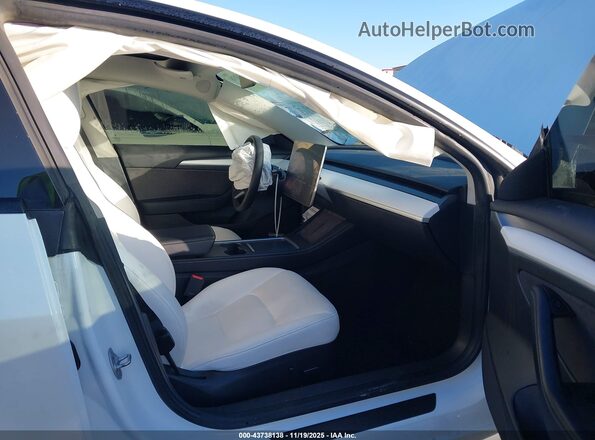 5YJ3E1EB9NF137185 2022 TESLA MODEL 3 White Vista interior delantera