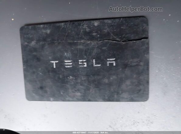 5YJ3E1EB9NF187472 2022 TESLA MODEL 3 Красный Вид панели приборов
