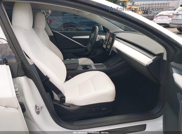 5YJ3E1EB9NF251056 2022 TESLA MODEL 3 Белый Вид салона спереди