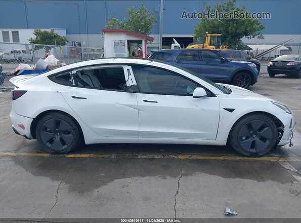 5YJ3E1EB9NF251056 2022 TESLA MODEL 3 Белый Панорамный вид салона 360°