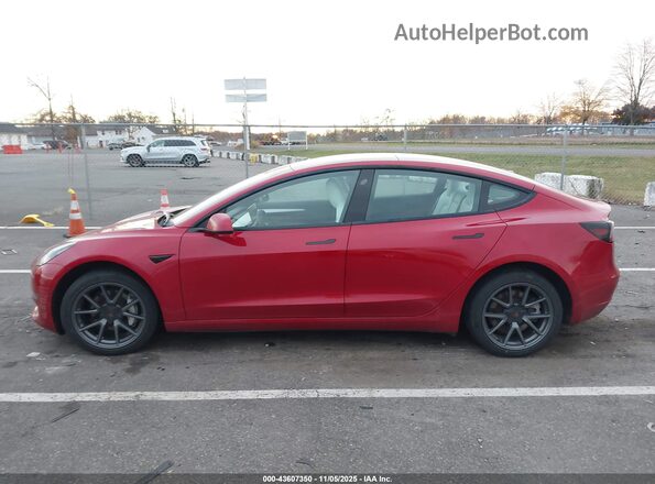 5YJ3E1EB9NF367308 2022 TESLA MODEL 3 Red 360 interior view