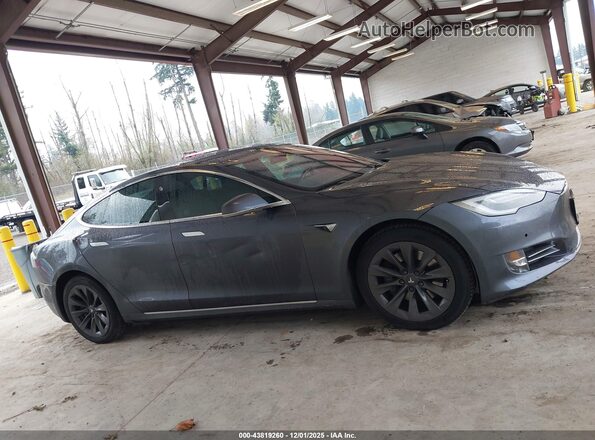 5YJSA1E28JF247372 2018 TESLA MODEL S Gray Vista interior trasera