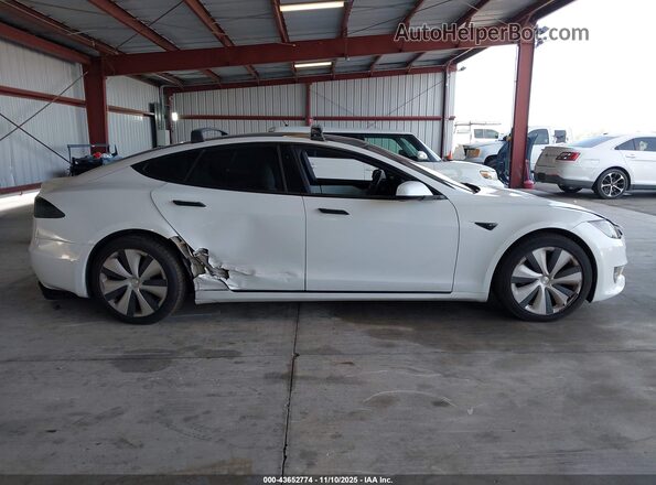 5YJSA1E2XMF424122 2021 TESLA MODEL S Белый Вид задней части салона