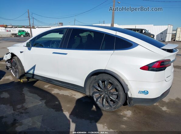 5YJXCBE29JF090733 2018 TESLA MODEL X White Widok wnętrza 360 stopni
