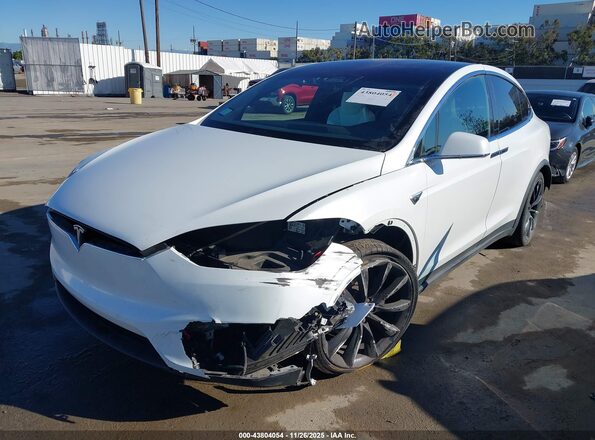 5YJXCBE29JF090733 2018 TESLA MODEL X White Widok z przodu