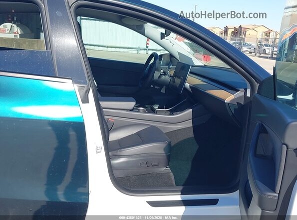 5YJYGDEE0LF035234 2020 TESLA MODEL Y Белый Вид салона спереди