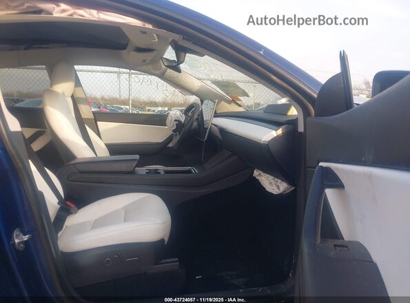 5YJYGDEE7MF122906 2021 TESLA MODEL Y Blue Front interior view