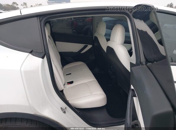 5YJYGDEEXMF074205 2021 TESLA MODEL Y White VIN sticker view