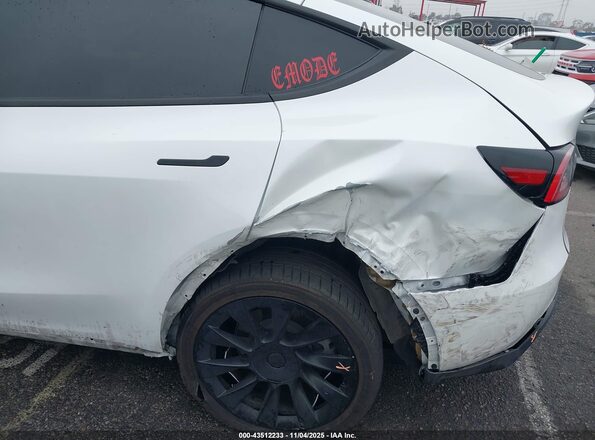 5YJYGDEEXMF074205 2021 TESLA MODEL Y White Front view
