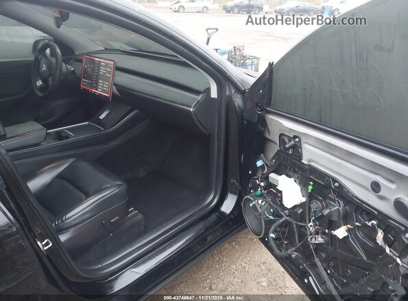 5YJYGDEF5MF258833 2021 TESLA MODEL Y Черный Вид салона спереди
