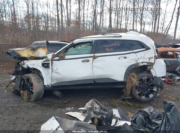 5YM23CS03P9S43314 2023 BMW XM White Widok wnętrza 360 stopni