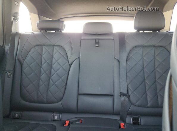 5UXCR6C01P9P19652 2023 BMW X5 Black Vista interior trasera