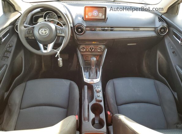 3MYDLBZV0GY104119 2016 TOYOTA SCION Silver Widok zestawu wskaźników