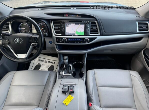 5TDJGRFH1JS037638 2018 TOYOTA HIGHLANDER HYBRID Blue Rear interior view
