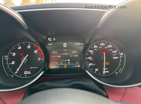 ZARFAMAN4L7626063 2020 ALFA ROMEO GIULIA Red Dashboard view