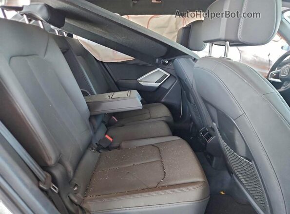 WA1EECF36N1138521 2022 AUDI Q3 White Widok wnętrza z tyłu