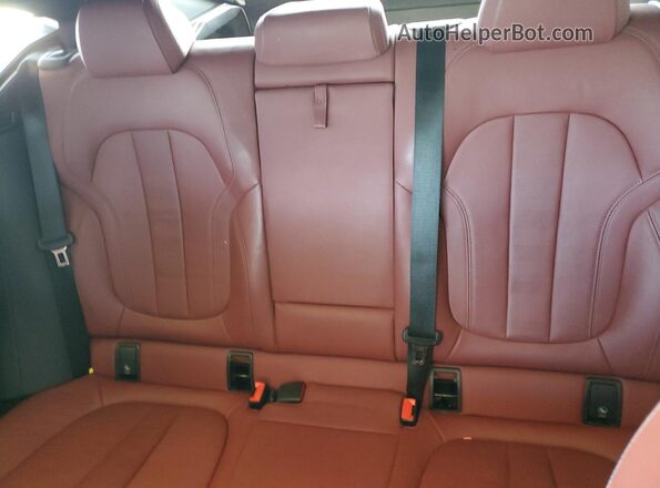 5UXCY8C0XN9J38713 2022 BMW X6 White Widok wnętrza z tyłu