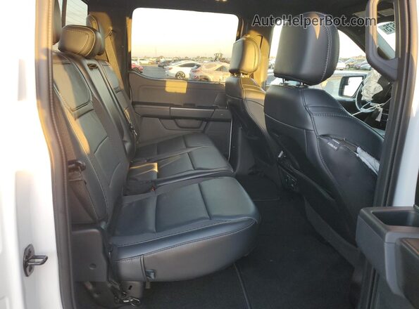 1FTFW1RG9NFC42286 2022 FORD F150 White Widok wnętrza z tyłu