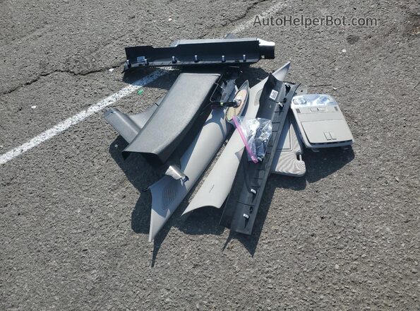 6G3F15RW8HL311734 2017 CHEVROLET SS White Вид підкапотного простору