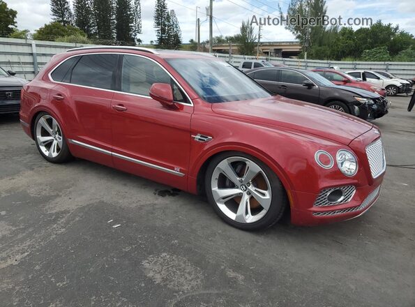 SJAAC2ZV1HC014037 2017 BENTLEY BENTAYGA Red Widok z przodu