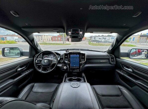 1C6SRFVT8NN110008 2022 RAM 1500 White Widok tylnych siedzeń