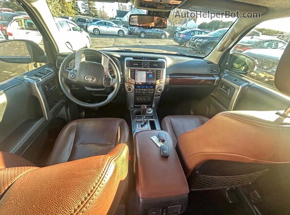 JTEBU5JR6L5769631 2020 TOYOTA 4RUNNER Black Front interior view