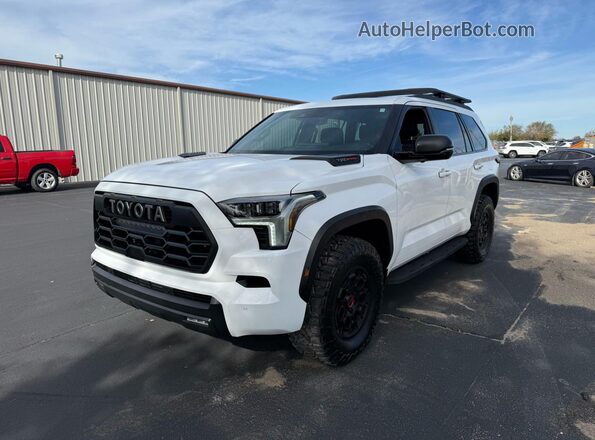 7SVAAABA2RX025764 2024 TOYOTA SEQUOIA White Հետևի աջ