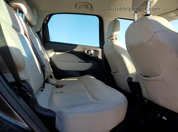 ZFBCFADH1JZ040587 2018 FIAT 500L Gray Vista interior trasera