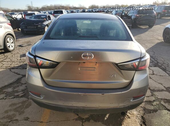 3MYDLBZV0GY104119 2016 TOYOTA SCION Silver Widok wnętrza z przodu