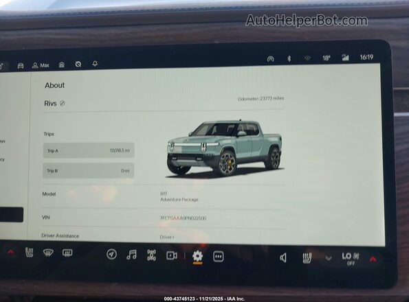 7FCTGAAA0PN022500 2023 RIVIAN R1T Gray Vista de los asientos traseros