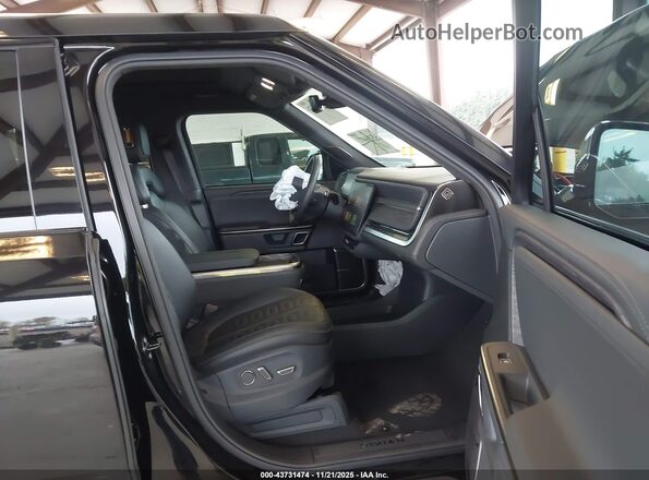 7FCTGAAA2NN007400 2022 RIVIAN R1T Black Вид салону спереду
