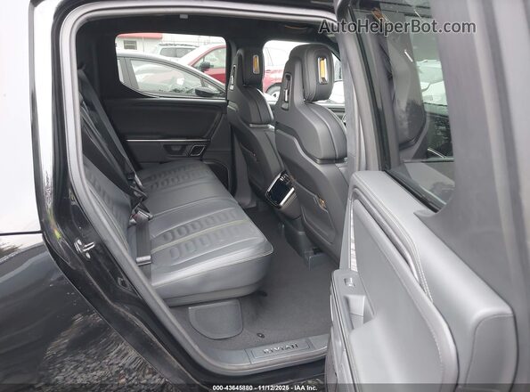 7FCTGAAA3PN017789 2023 RIVIAN R1T Black 