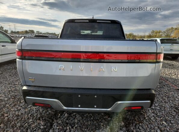 7FCTGAAA9NN008835 2022 RIVIAN R1T Silver Вид ззаду