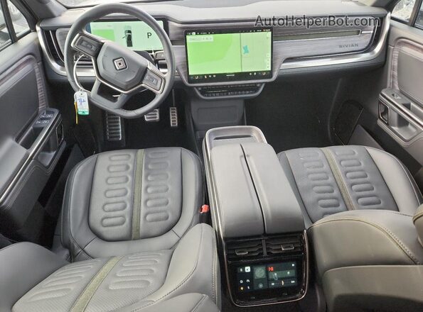 7FCTGAAA9NN008835 2022 RIVIAN R1T Silver Вид панелі приладів