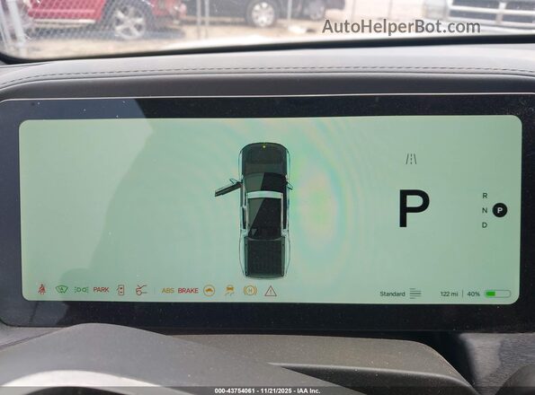 7FCTGAAAXNN013896 2022 RIVIAN R1T White Հետևի նստատեղերի տեսք