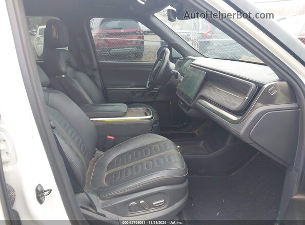 7FCTGAAAXNN013896 2022 RIVIAN R1T White Սալոնի դիմացի տեսք