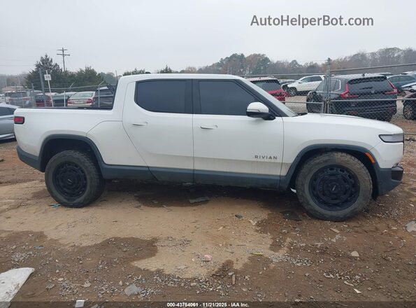 7FCTGAAAXNN013896 2022 RIVIAN R1T White Սալոնի հետևի տեսք