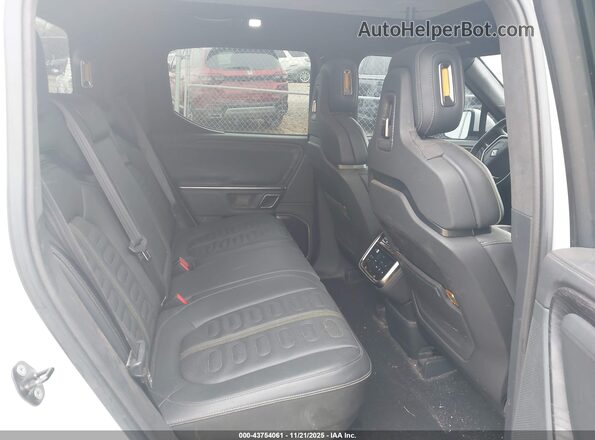 7FCTGAAAXNN013896 2022 RIVIAN R1T White VIN կոդի պիտակի տեսք