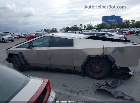 7G2CEHED0RA028785 2024 TESLA CYBERTRUCK Silver Widok wnętrza 360 stopni