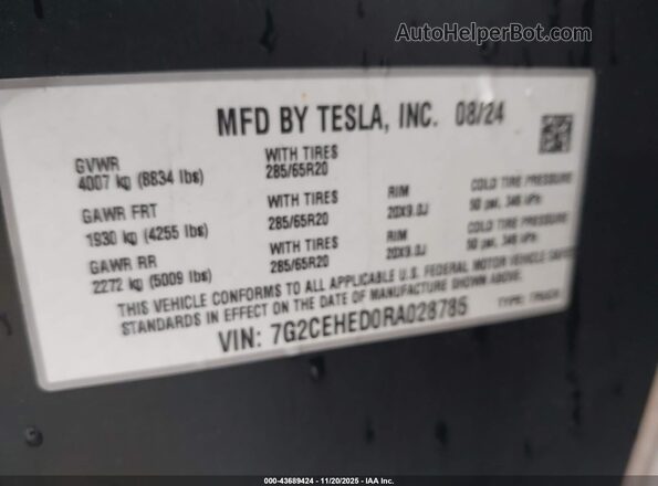 7G2CEHED0RA028785 2024 TESLA CYBERTRUCK Silver Widok komory silnika