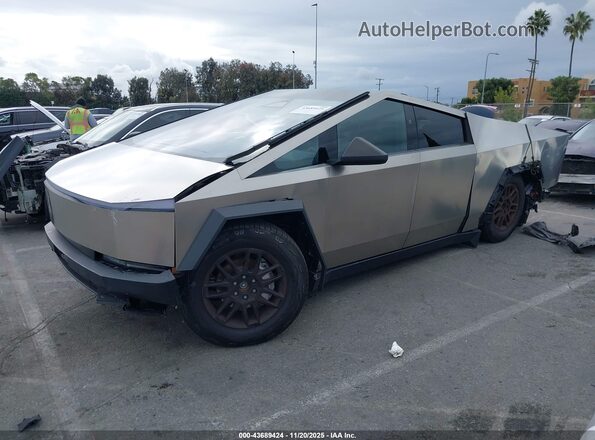 7G2CEHED0RA028785 2024 TESLA CYBERTRUCK Silver Przód lewy